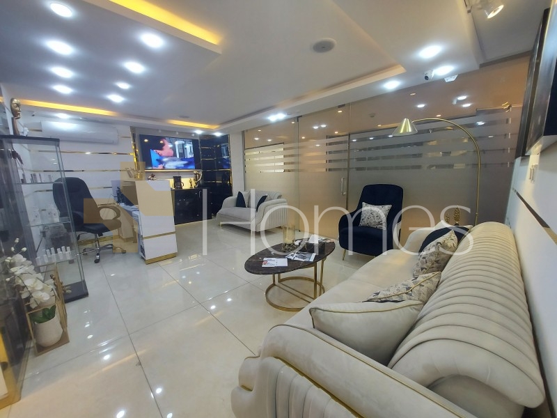 عيادة تجميل للبيع في شارع عبدالله غوشة، مساحة المكتب 123م