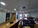 مكتب طابق رابع مشطب ومدوكر في شارع مكة، مساحة المكتب 90م