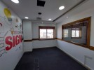 مكتب طابق سابع في مجمع فاخر للايجار في شارع مكة، مساحة المكتب 90م