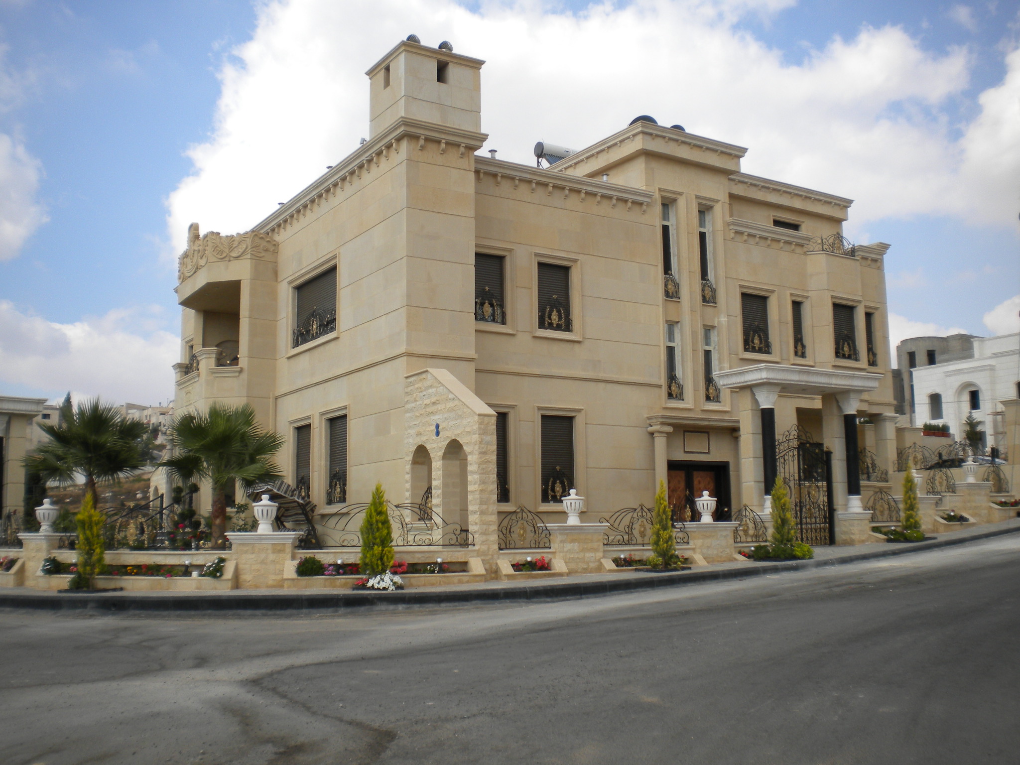القيمة الإدارية لمدينة عمّان وتفاصيل حول الخدمة والضرائب