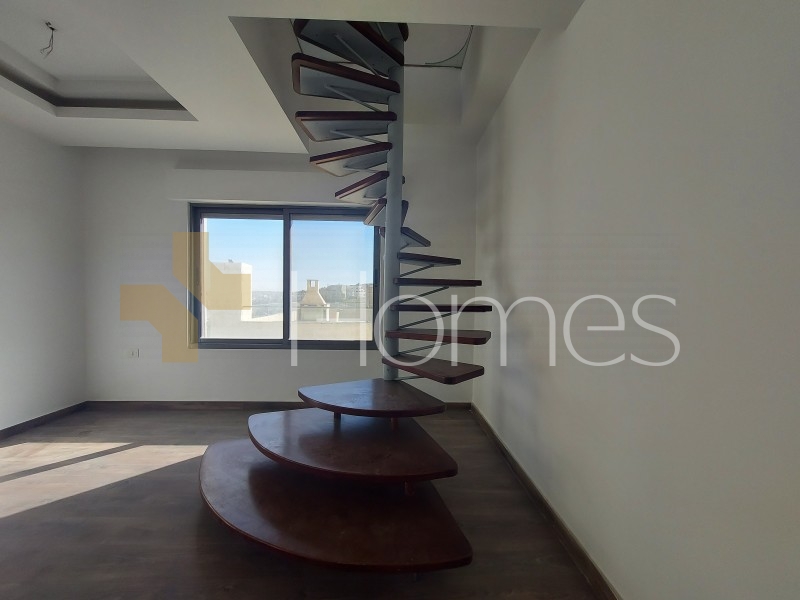 Duplex apartment with roof for rent in Jabal Amman building area 230m