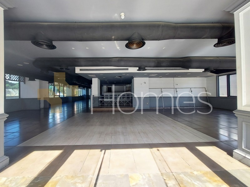 Ground floor showroom for rent in Abdullah Ghosheh Street, area 450m