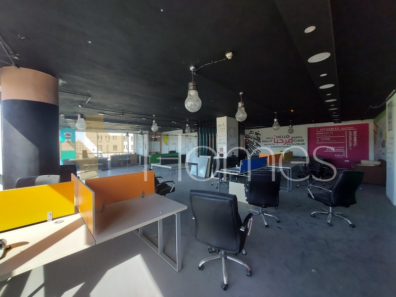 مكتب طابق رابع للايجار في شارع المدينة المنورة بمساحة بناء 205م