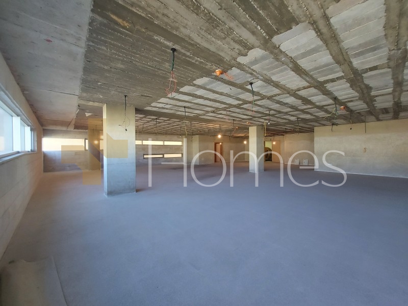 Floor for rent that can be divided into offices on Medina Street 1000m