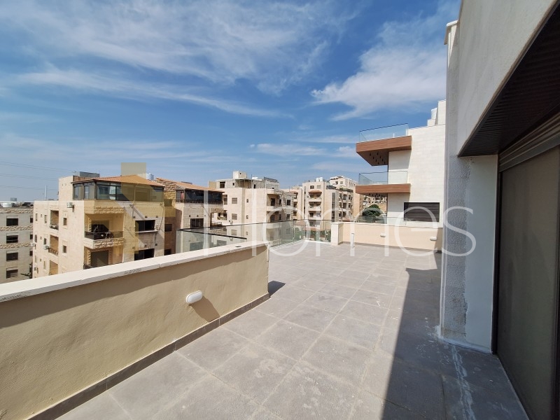 Last floor with roof and terrace for rent in Dair Ghbar 200m