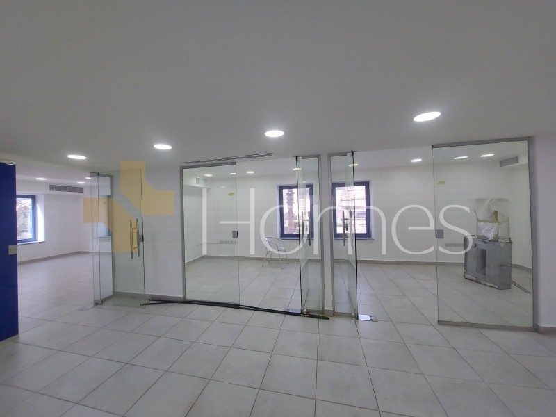 First floor office for rent in 6th Circle with a building area of 250m