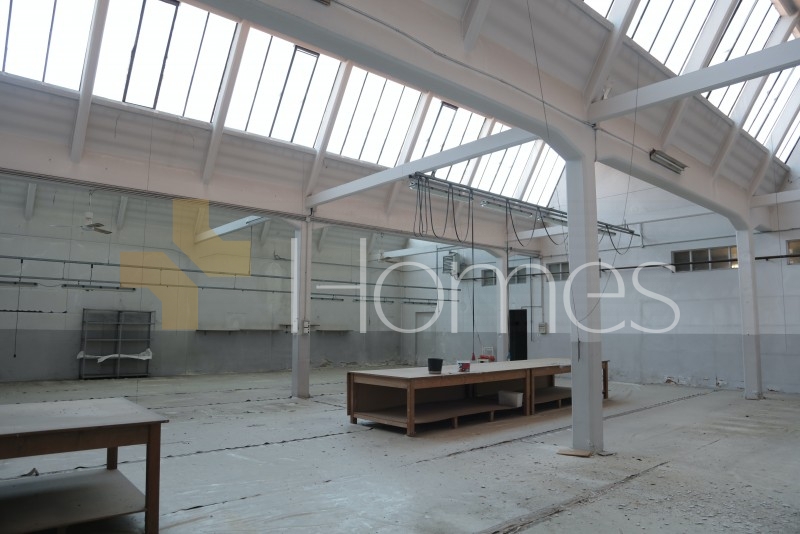 Commercial showroom for rent in Umm Al-Summaq with building area 75m