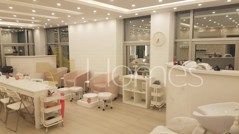 Furnished salon with evacuation fees for rent in Umm Al-Summaq, 110m