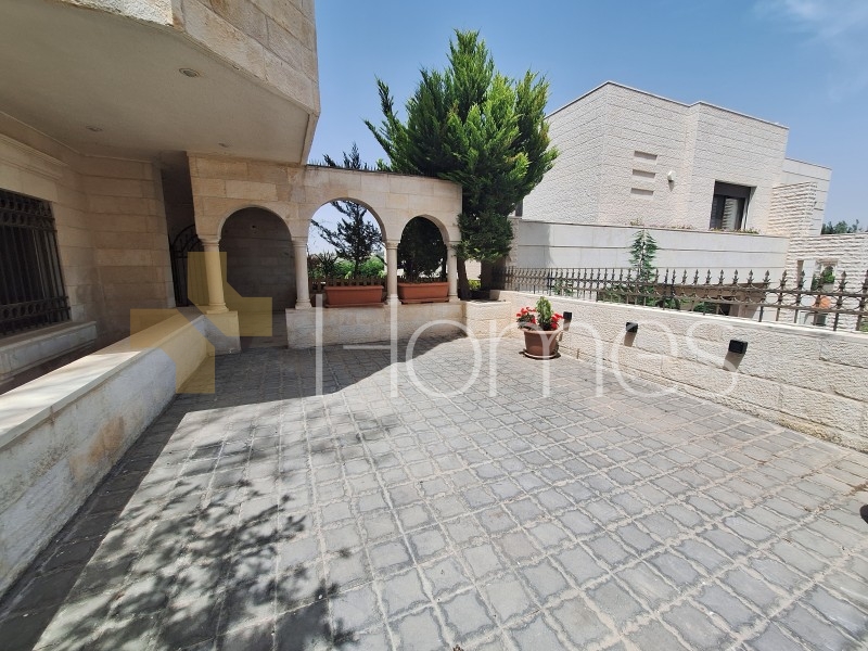 Apartment with a garden for rent in Dabouq a building area of 325m