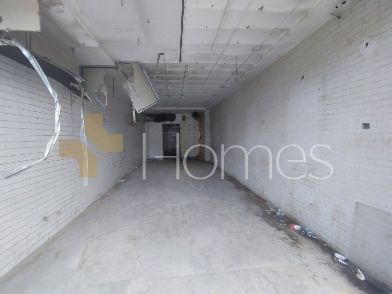 Commercial showroom with attic for rent in 7th Circle an area of 180m