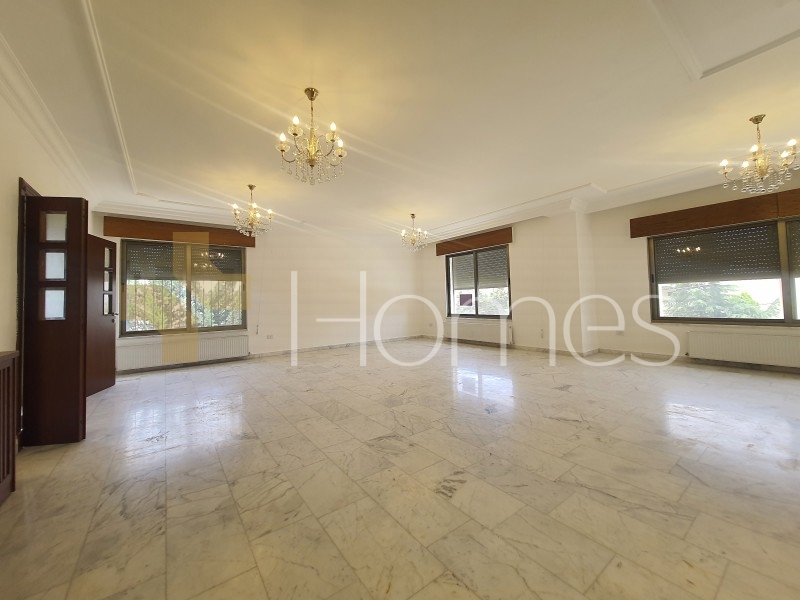 Flat first floor for rent in Al Thuhair with a building area of 320m