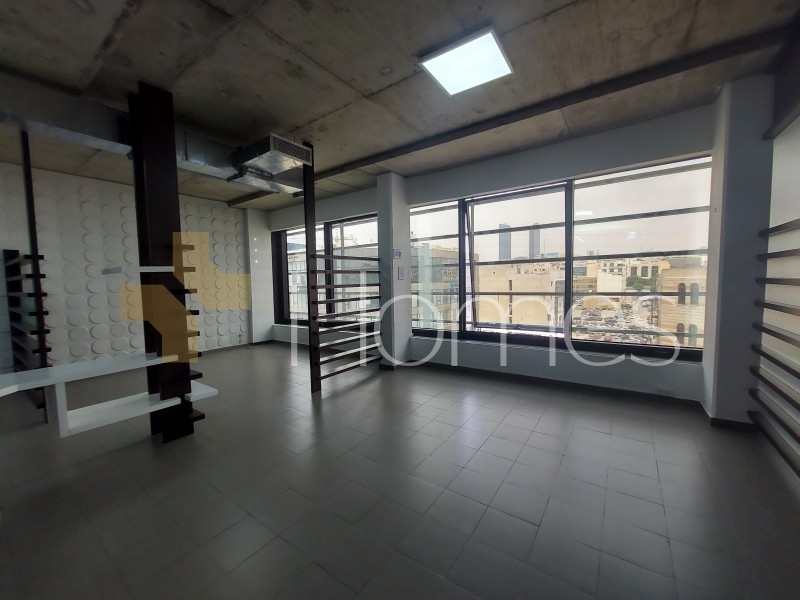 Third floor office for rent in Seventh Circle, an office area of 100m