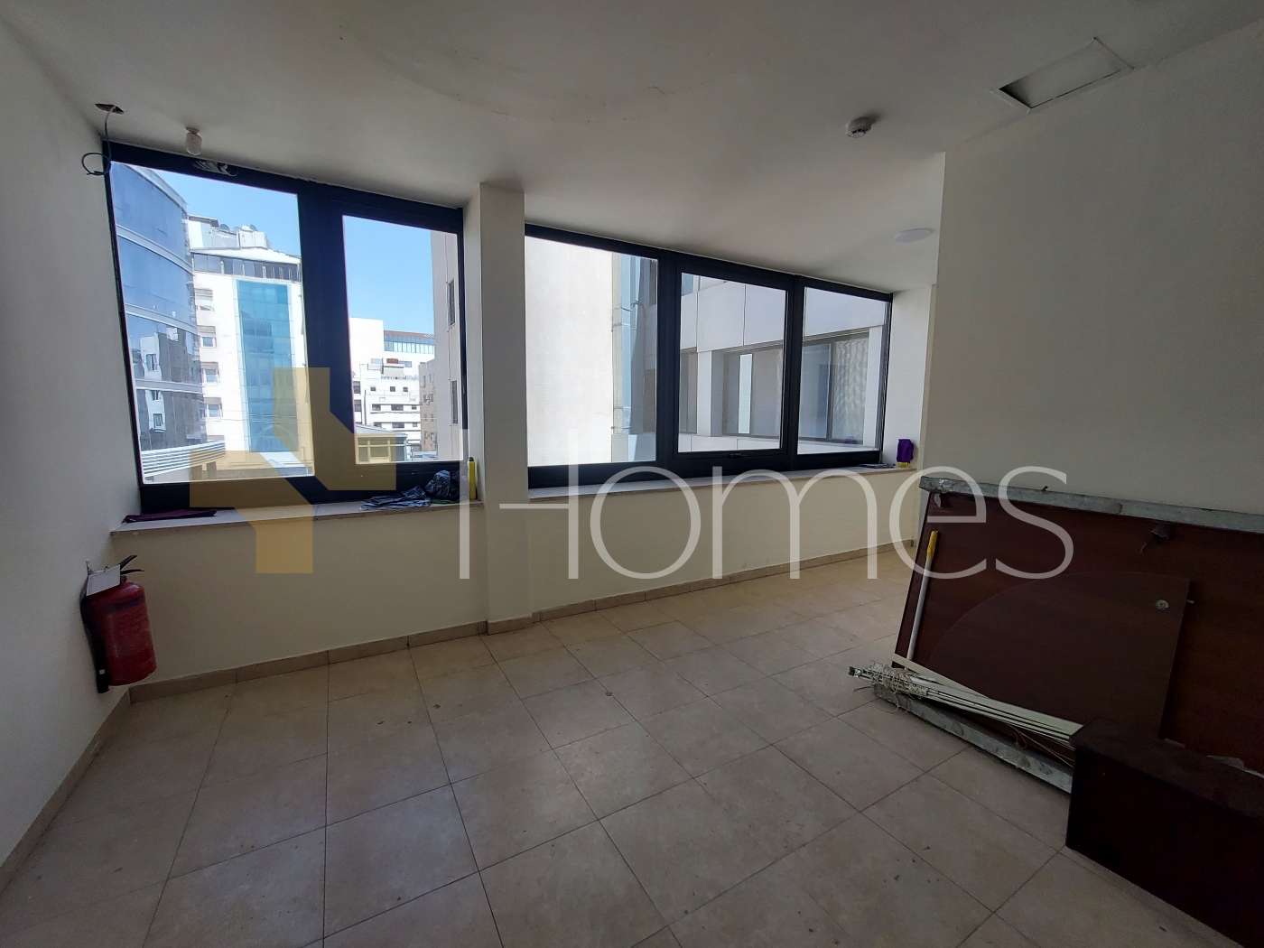 Second floor office for rent in Um Uthaina, with an area of 260m