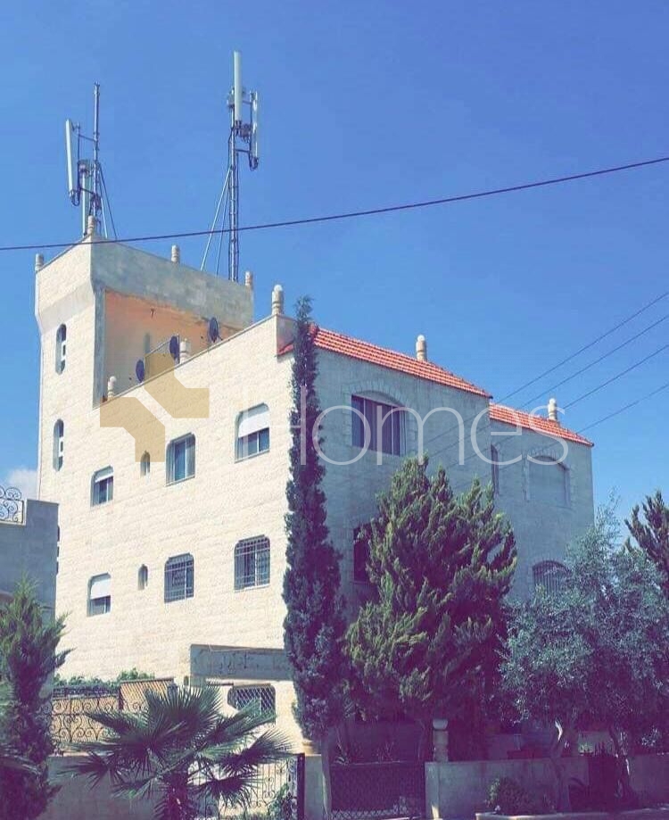  فيلا للايجار في البنيات بمساحة بناء 750م