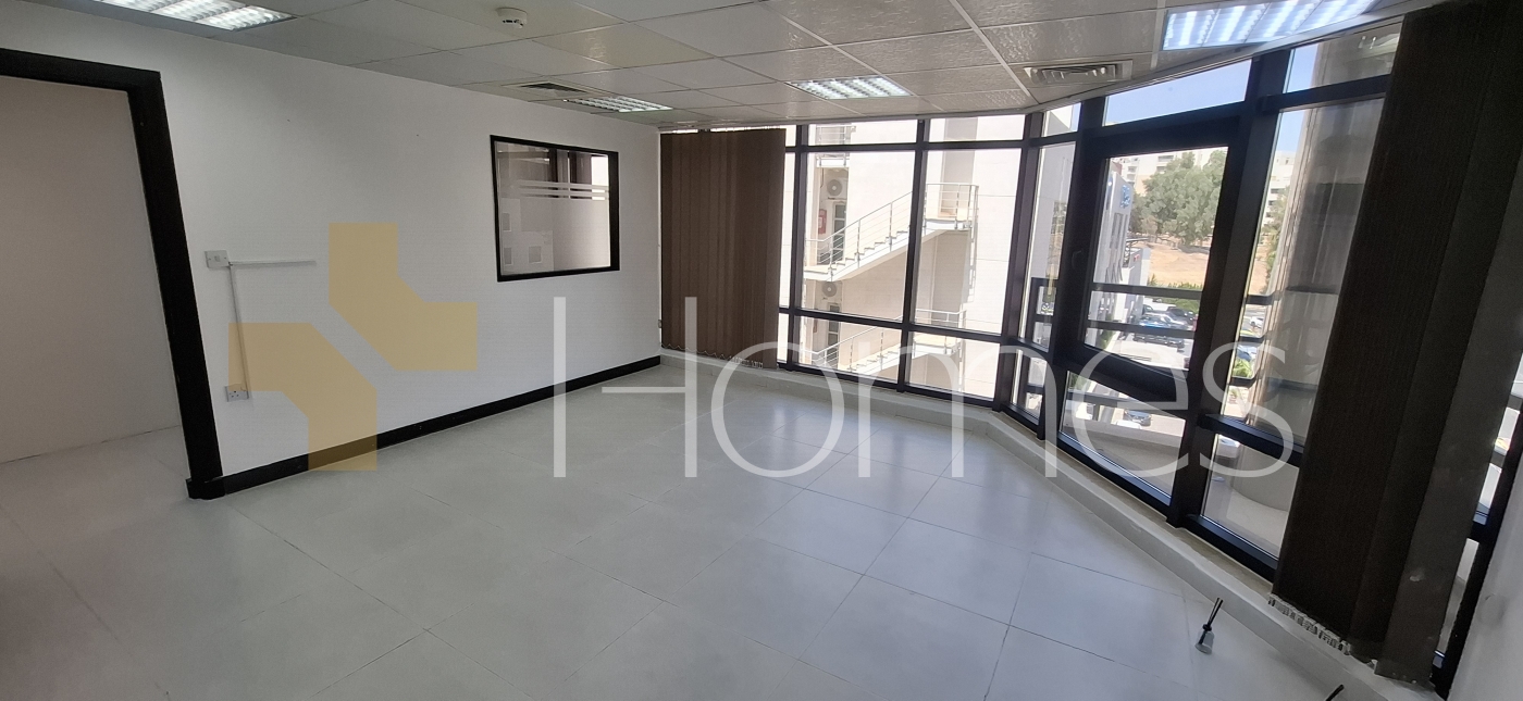 Duplex office with a roof for rent in Wadi Saqra, total area 936m
