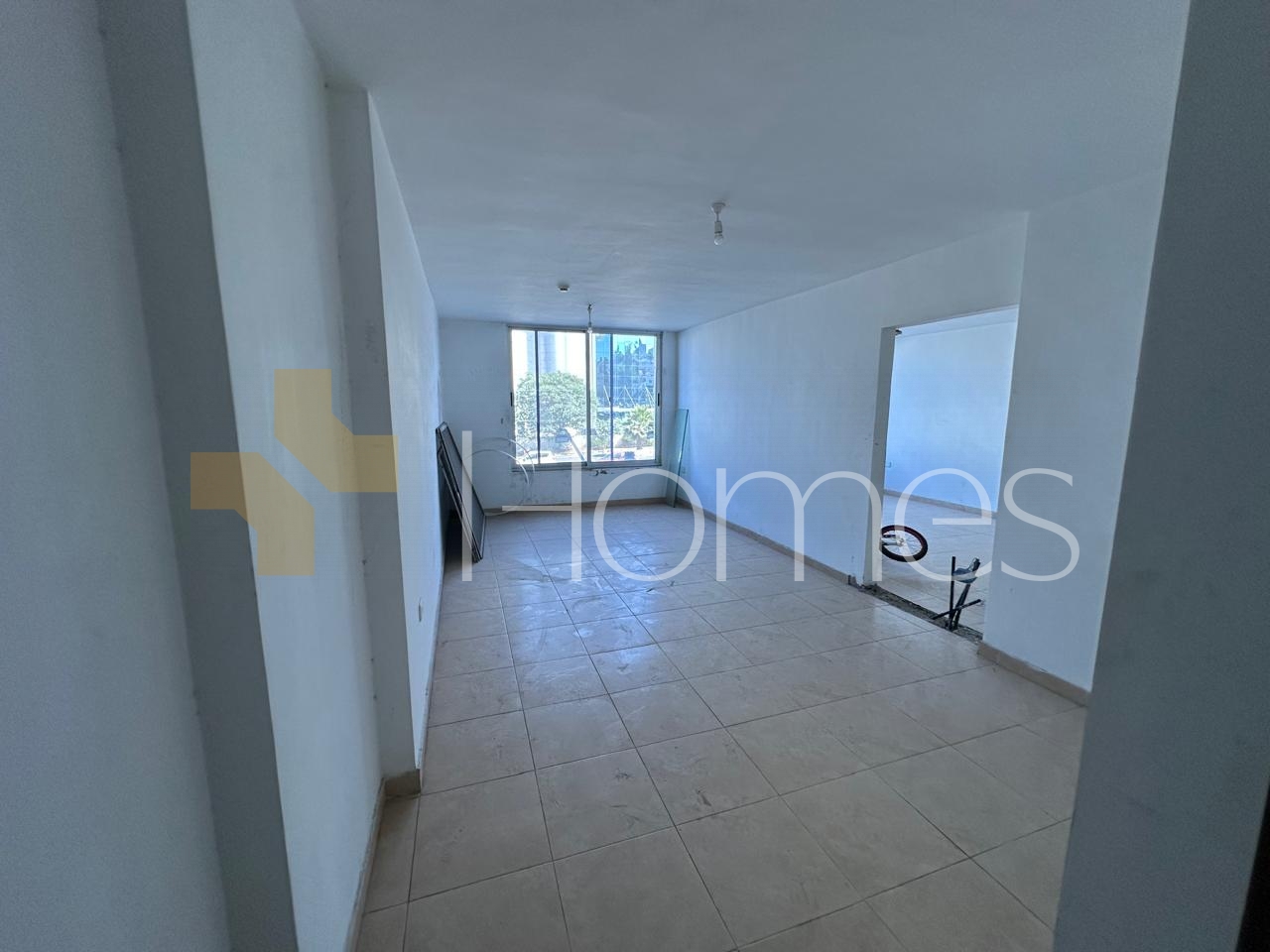 First floor office with front facade for rent in Wadi Saqra, area 102m