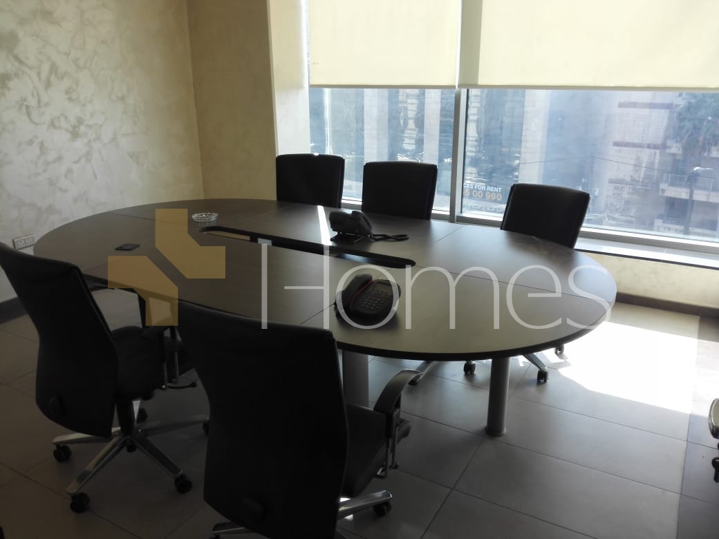 4th floor office for rent in 6th Circle, building area of 400m