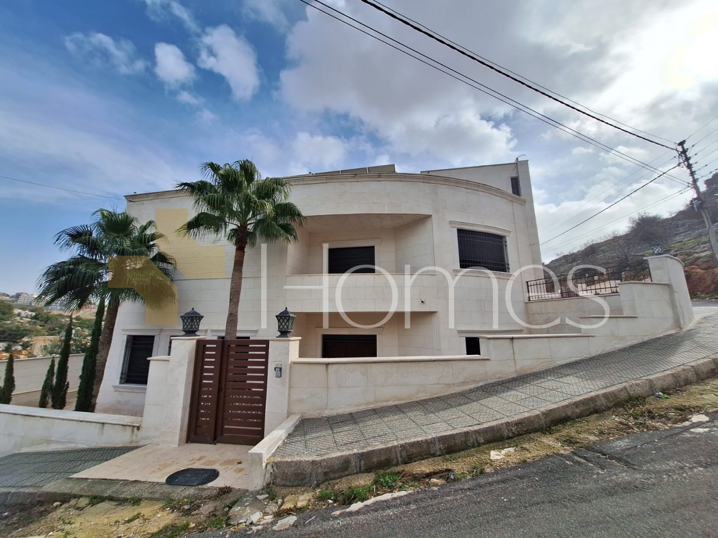 فيلا مستقلة حديثة للبيع في بدر الجديدة، مساحة الأرض 465م