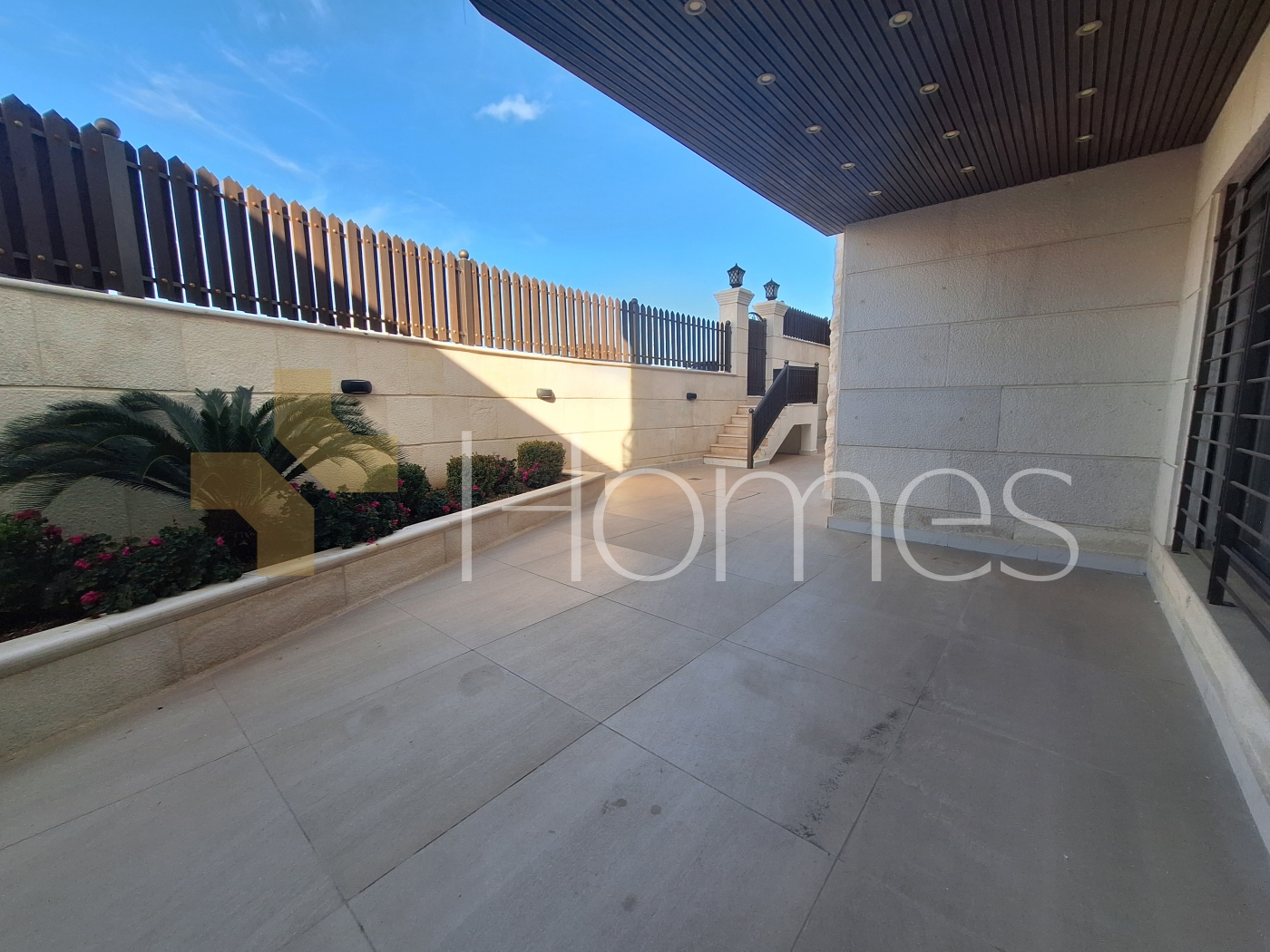 شقة مع كراج خاص للايجار في دير غبار بمساحة بناء 200م