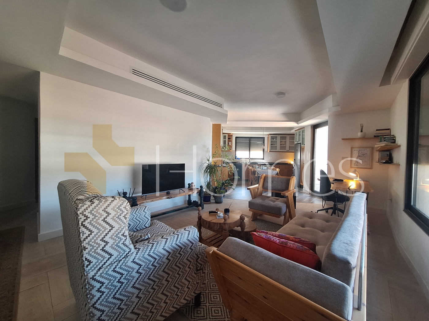  اخير مع روف دوبلكس للايجار في الدوار الرابع بمساحة اجمالية 181م