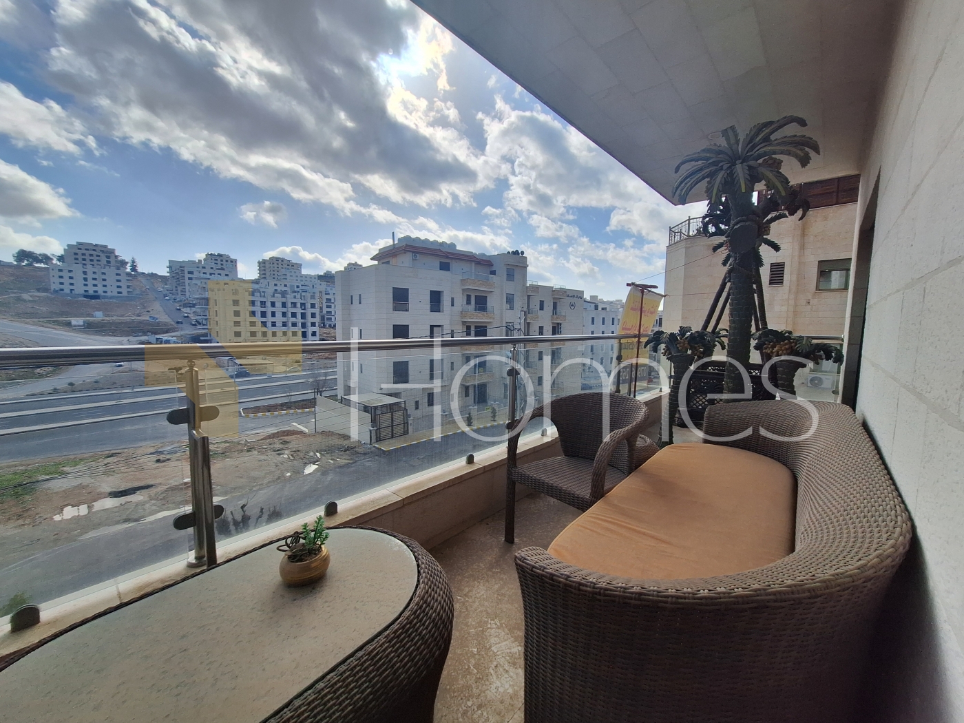 شقة طابق ثاني طابقية للايجار في دير غبار بمساحة بناء 320م