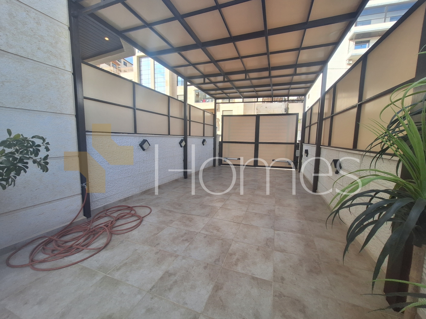 ground floor apartment with a terrace for rent in Deir Ghbar 95m