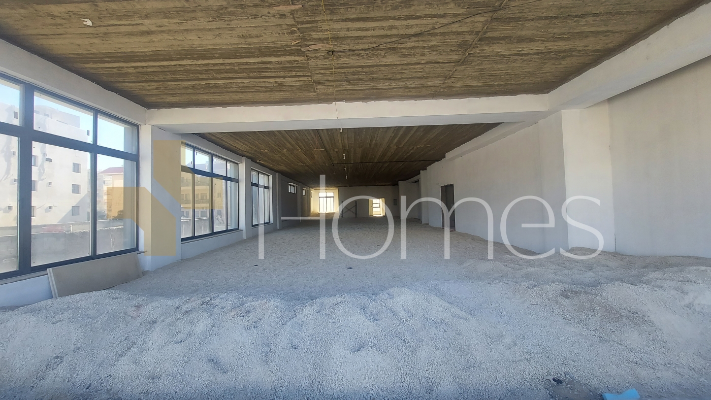 Flat office 3rd floor for rent on Mecca St, an office area of 800m.