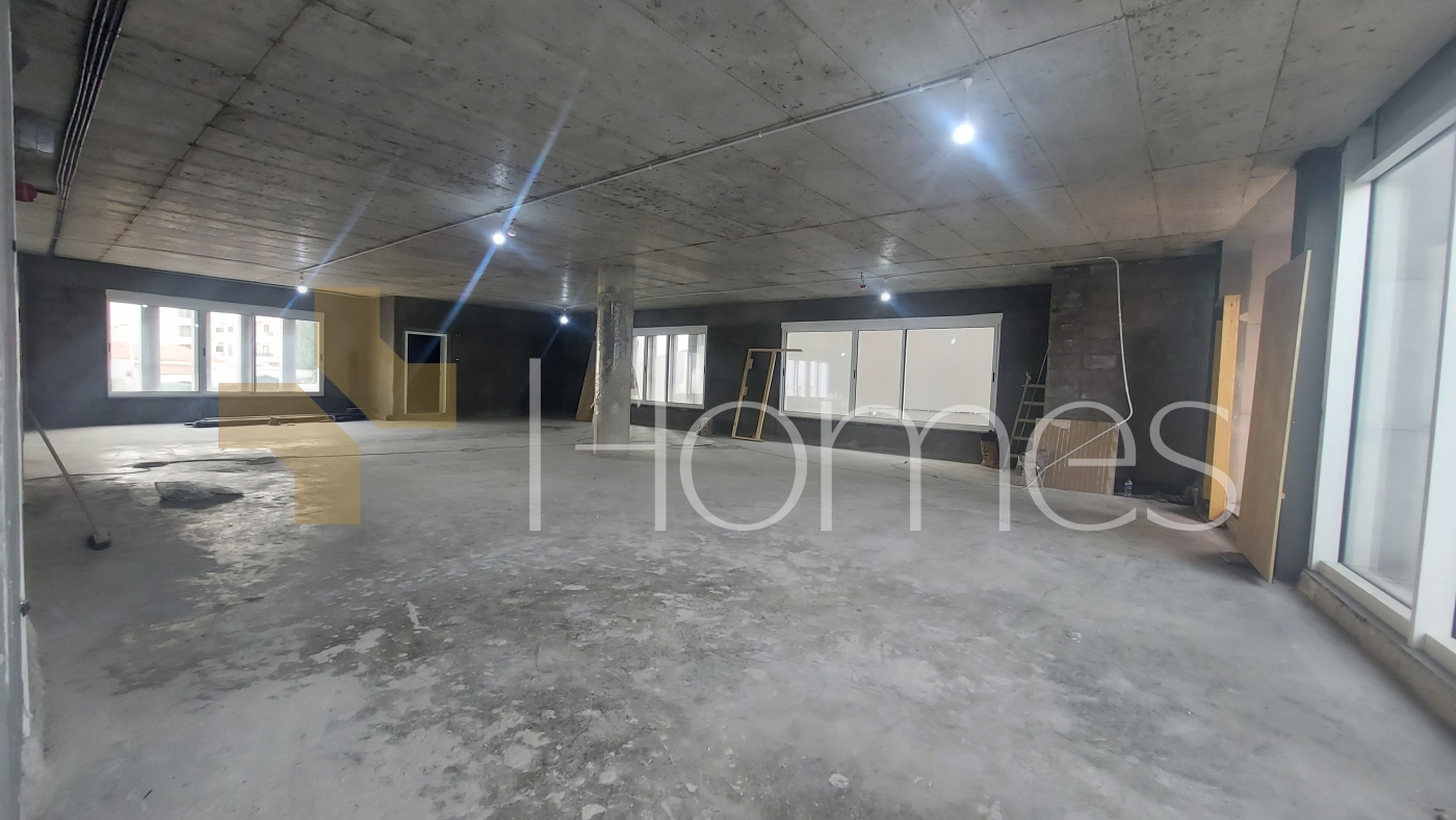 Commercial showroom with terrace for rent in Dabouq, total area 300m