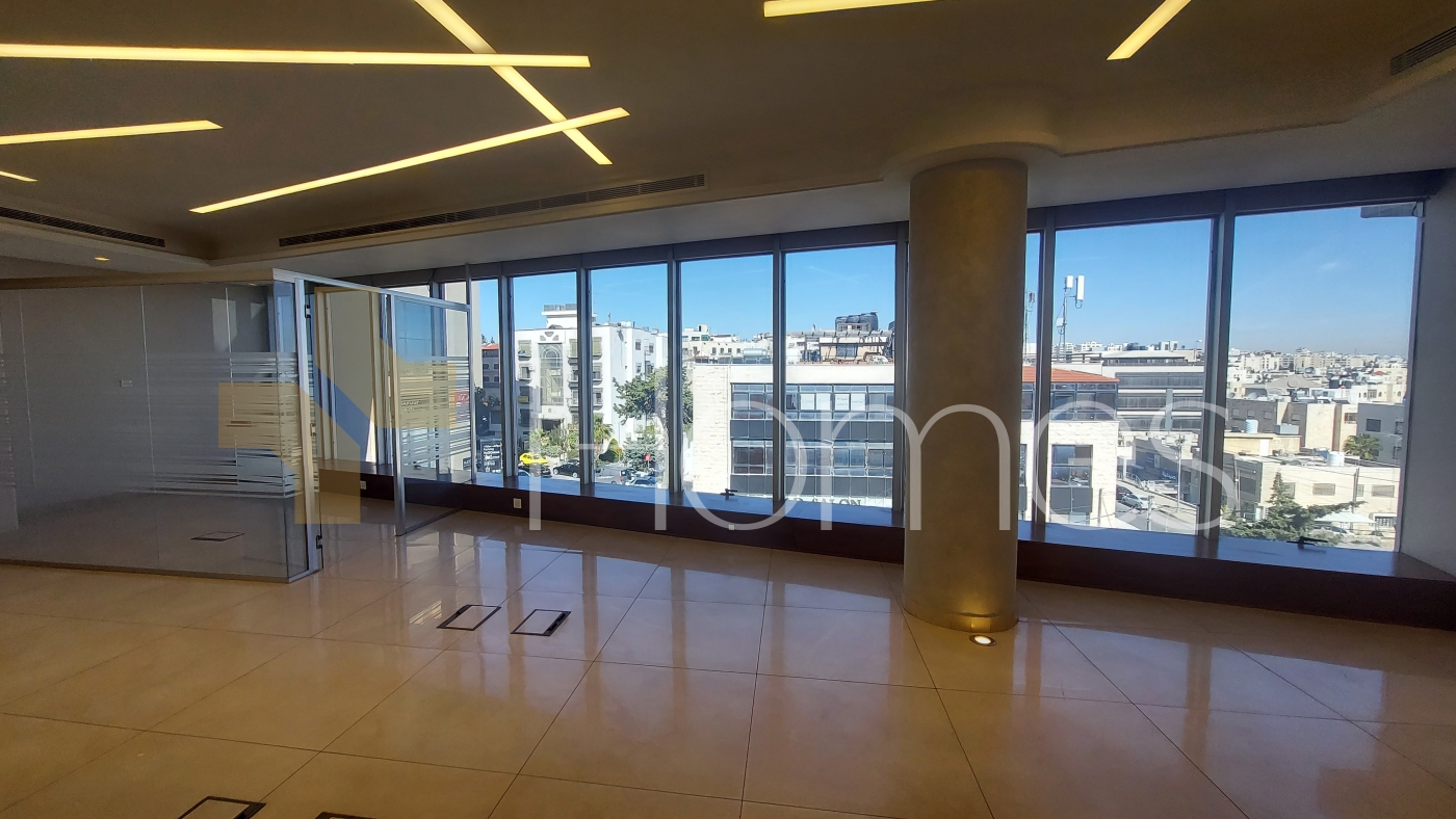 Flat office with a very high and distinctive for rent