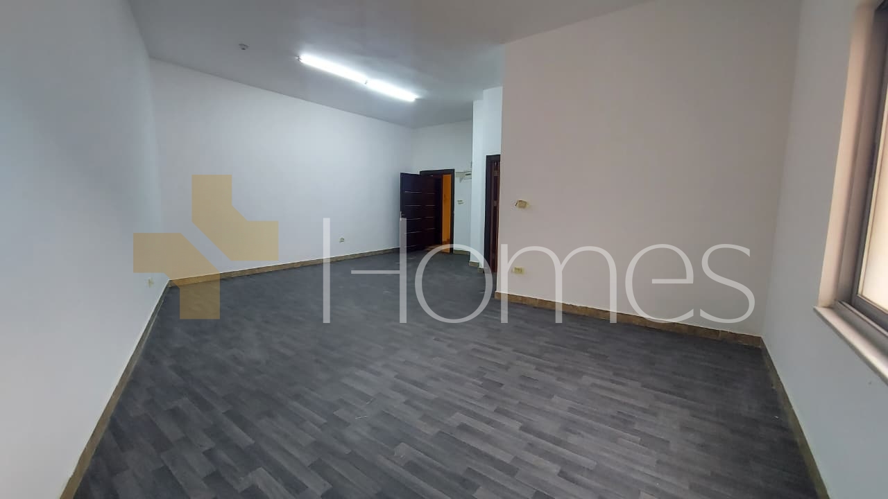 First floor office for rent in 7th Circle,office area 70m