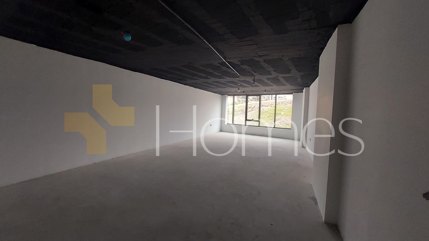 مكتب طابق ثاني بواجهات امامية للايجار في كوريدور عبدون ،مساحة المكتب 90م