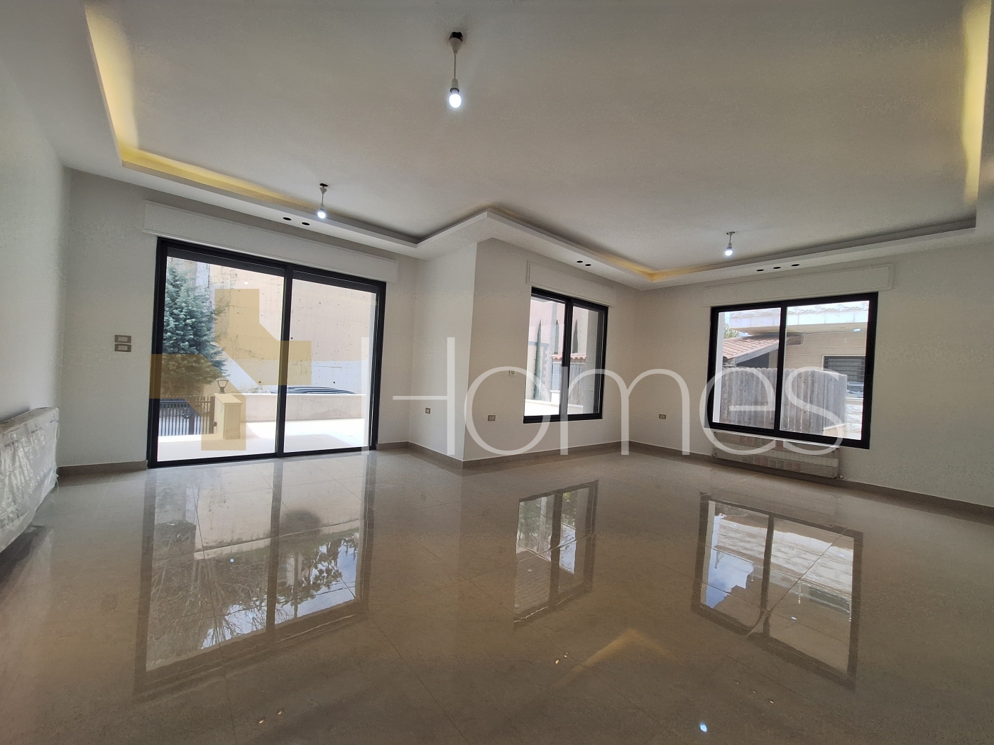 Ground floor apartment with terrace for rent in Dabouq 170m