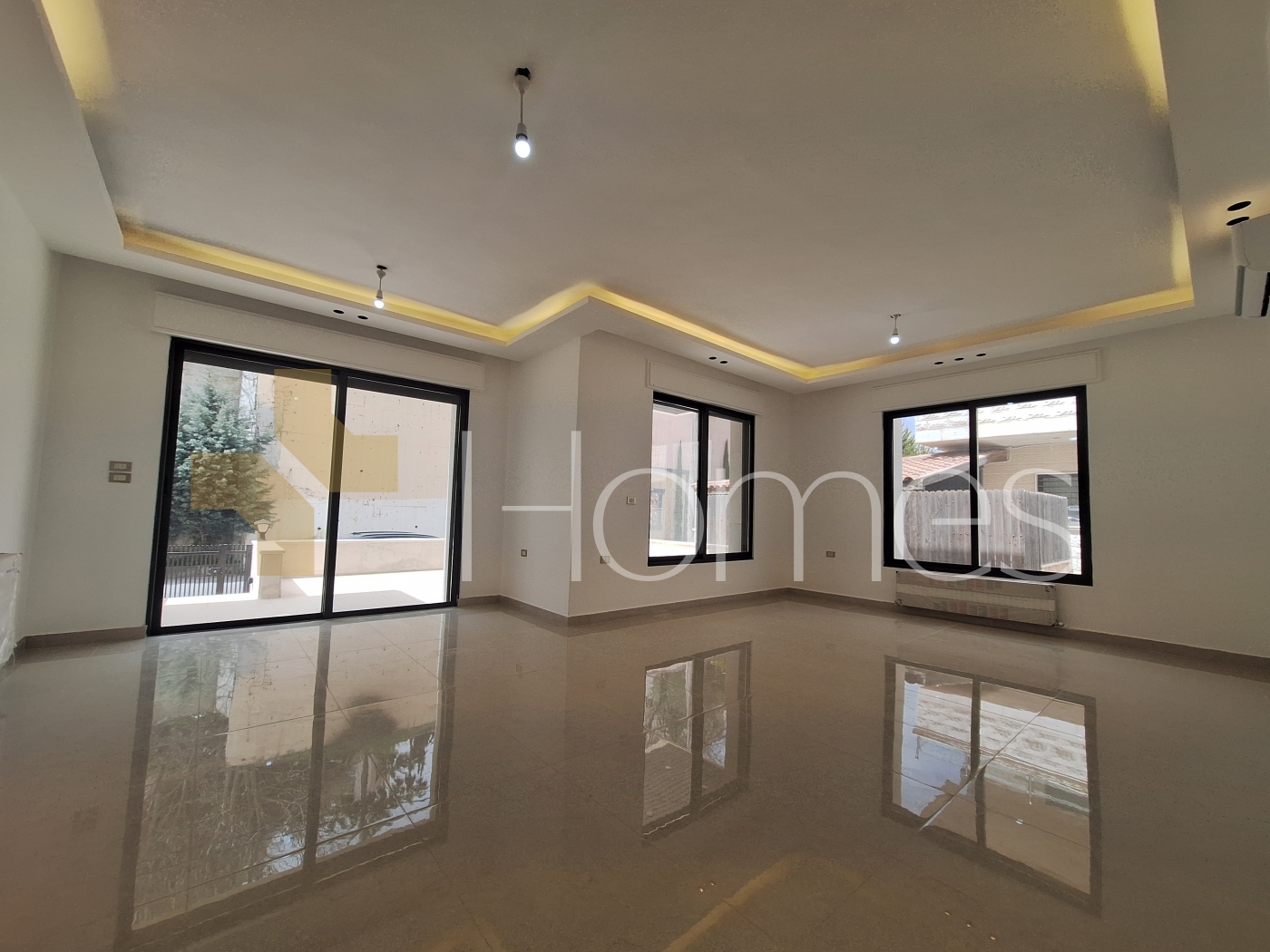 First floor apartment for rent in Dabouq 170m 