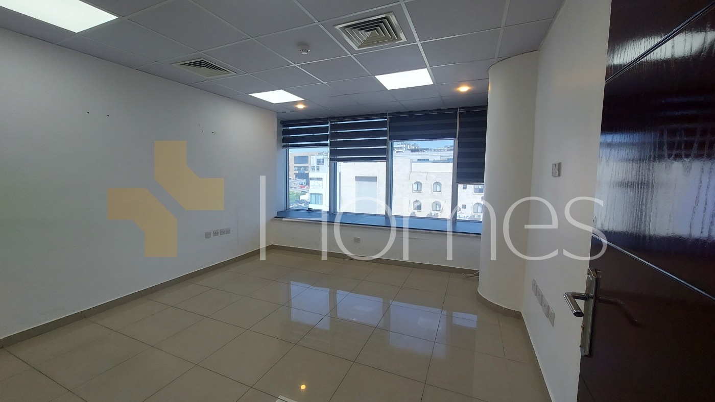 3th floor office on 3 streets for rent in Mecca St,office area 178m