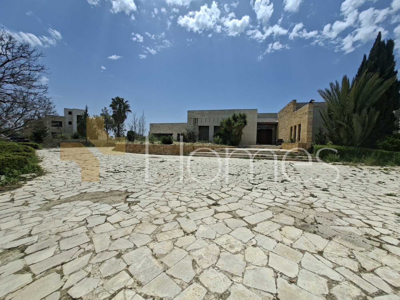 Flat villa for rent in Umm Al Amad, with a land area of 6,500m
