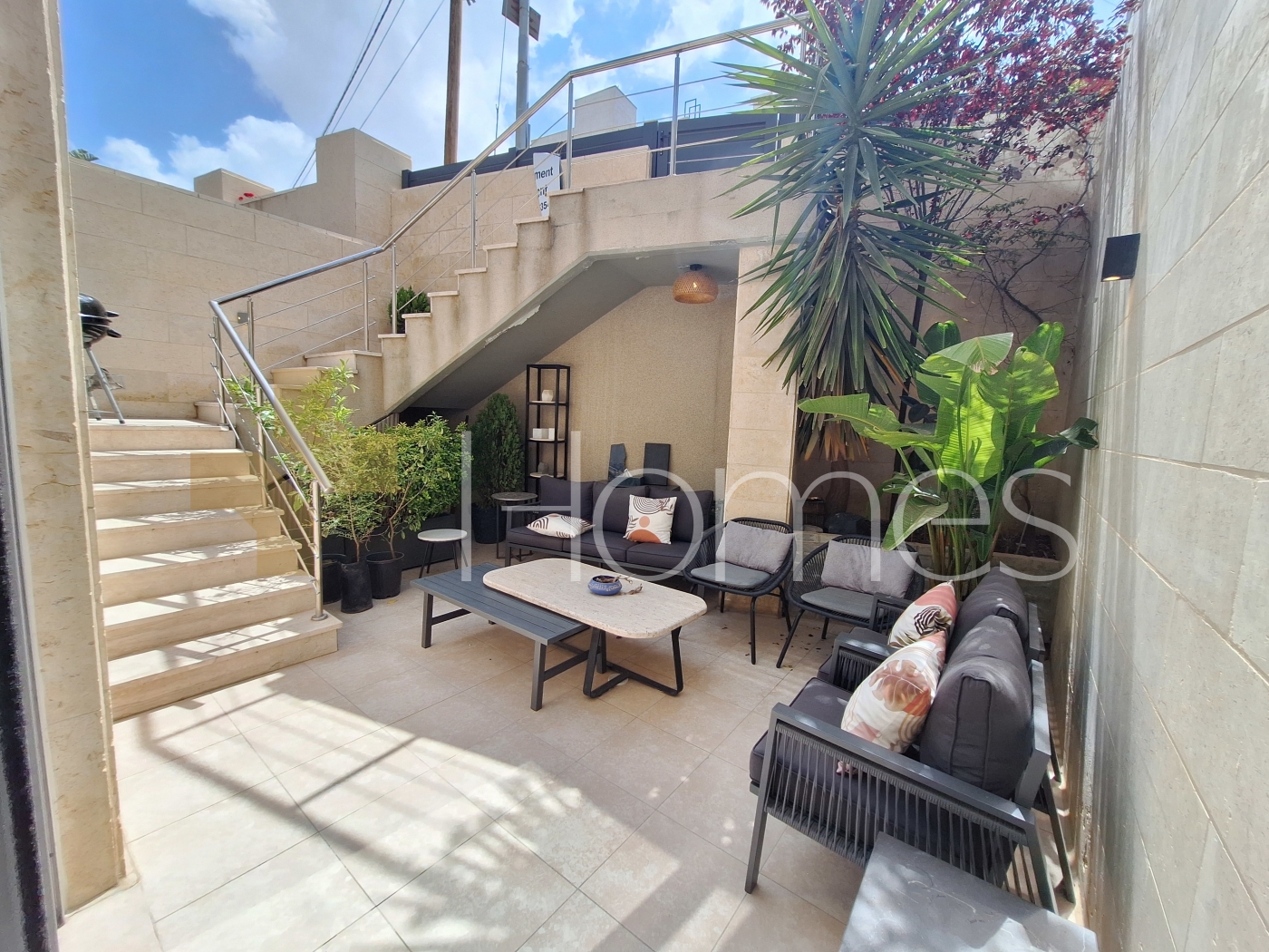 Ground floor apartment with terrace for rent in Abdoun