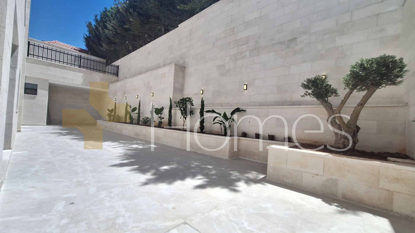 Apartment with a garden for rent in Umm Uthaina 150m