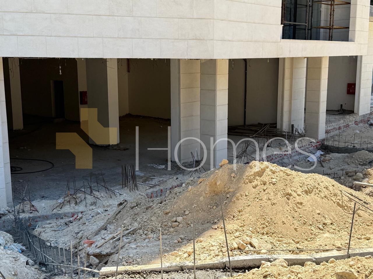 Prime commercial showroom for rent in khalda 441m