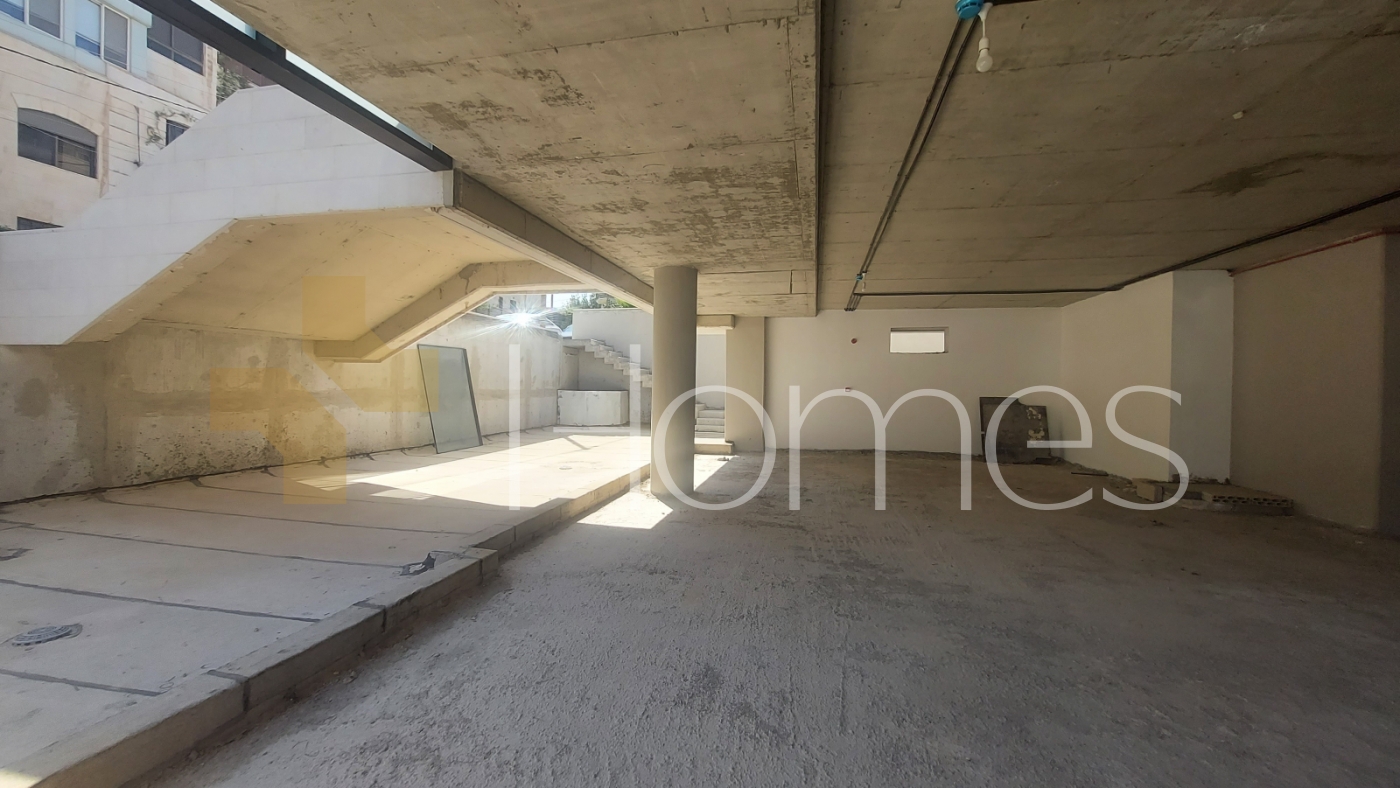 Commercial showroom with glass facades building for rent in abdoun