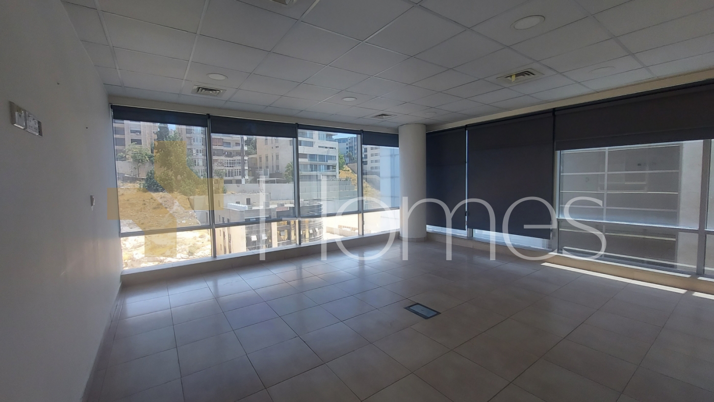 Full floor office in a distinctive building for rent in Wadi Saqra