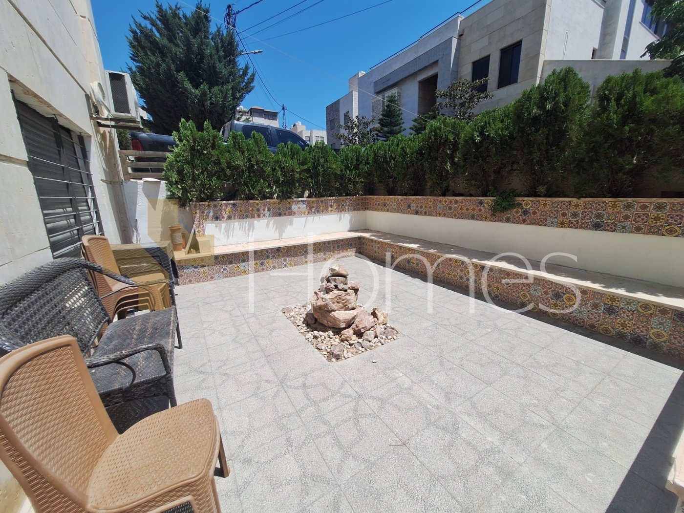 Ground floor apartment with a garden for rent in Abdoun 160m