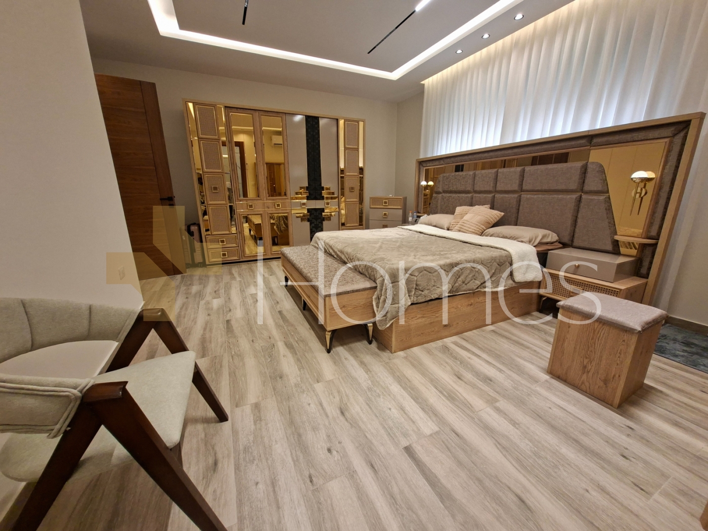 First floor apartment for rentin Hai Al-Sahaba, building area of 240m