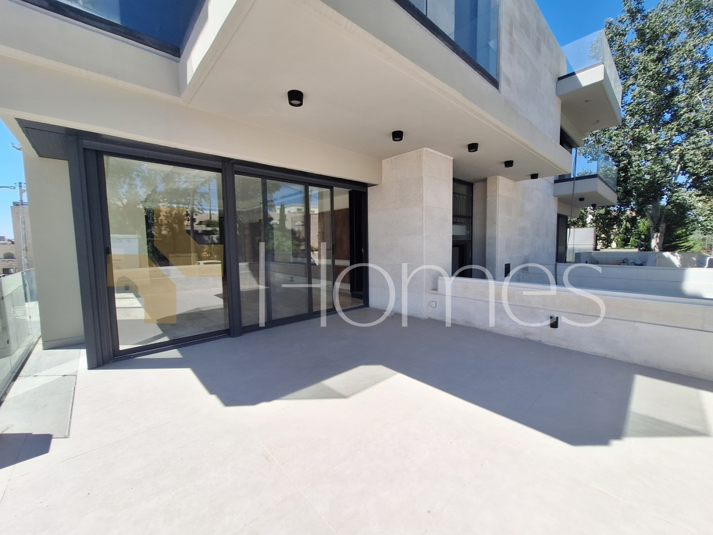 Ground floor apartment with a terrace for rent in Abdoun 145m