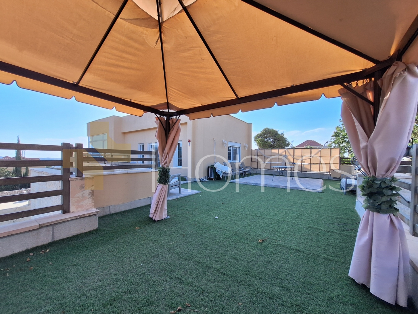 Roof apartment for rent in Al-Hummar 145m and outdoor area of 120m