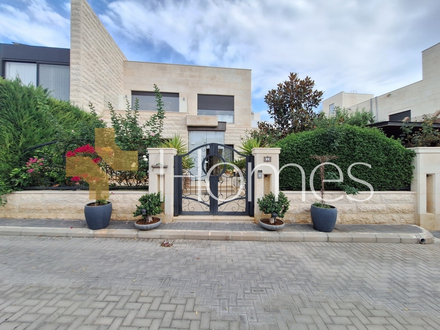 Standalone villa for rent in Dabouq with a land area of 630m