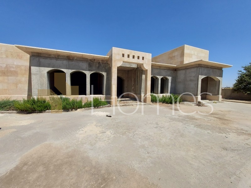 Unfinished Palace in Dabouq for sale with a land area of 3250m