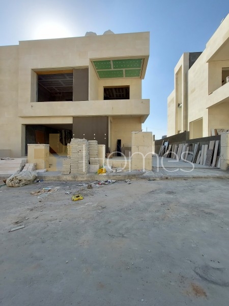 Attached villa for sale in Al-Dair with building area of 462m