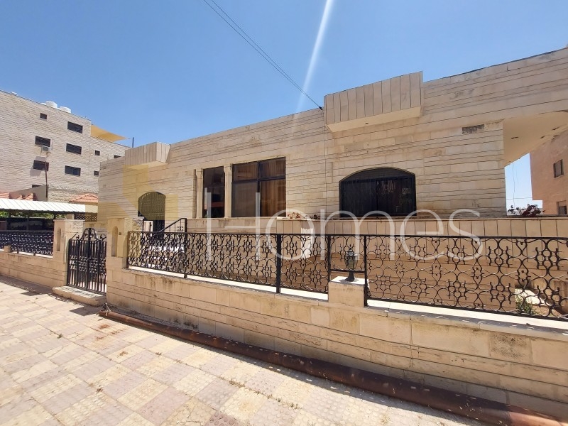 Villa for sale in Um Al-Summaq with a land area of 515m