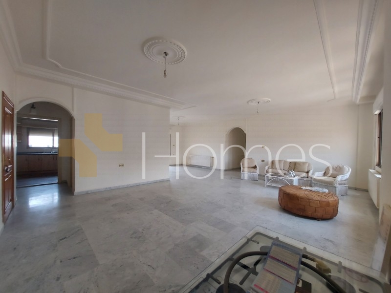 3rd floor for sale in Dair Ghbar with a building area 186m