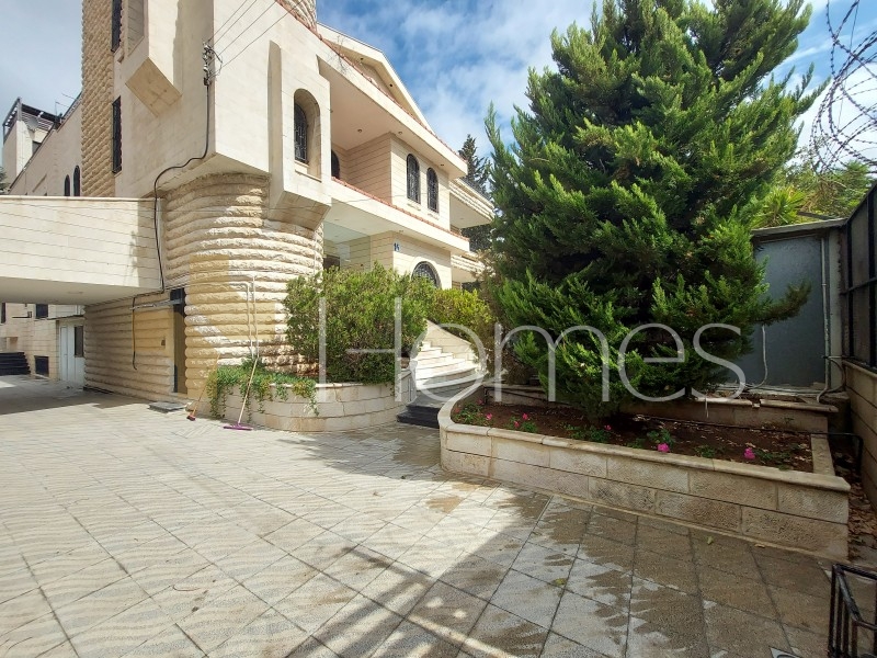 Standalone villa for sale in Abdoun with a building area of 1250m